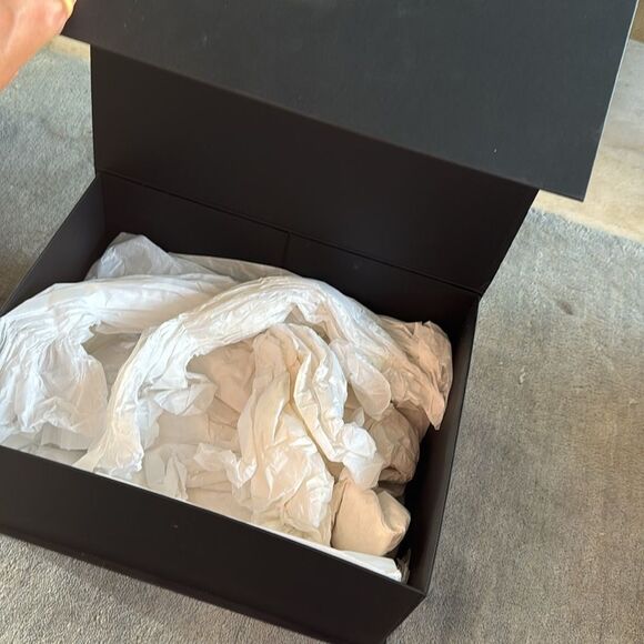 Chanel Black Box with White Flower - Magnetic Open Box - Large Gift Box - Picture 2 of 3